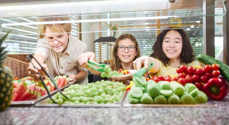 Iskolai étkeztetés: a jövő helyi agrárpiaca a tányéron van
