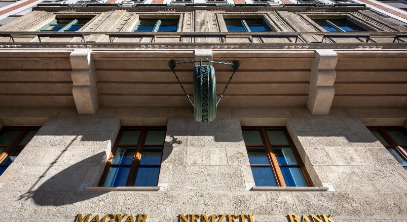 Az egész évet meghatározó üzenet jöhet kedden az MNB-től
