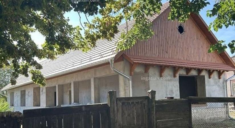 Sokan esküsznek a vályogházra, másoknál szóba sem jöhet. Pedig van rájuk kereslet Szabolcsban, mutatjuk az árakat!