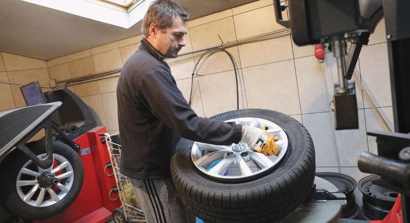 Durva meglepetés érheti az elektromosautó tulajdonosokat, ha a kopócsíkra néznek