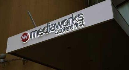 Bezuhantak a Mediaworks-lapok, egyre kevesebb olvasójuk van