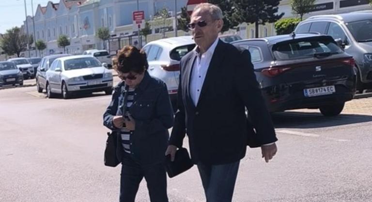 Külföldi outletben bukkant fel Pintér Sándor, így shoppingol a volt belügyminiszter