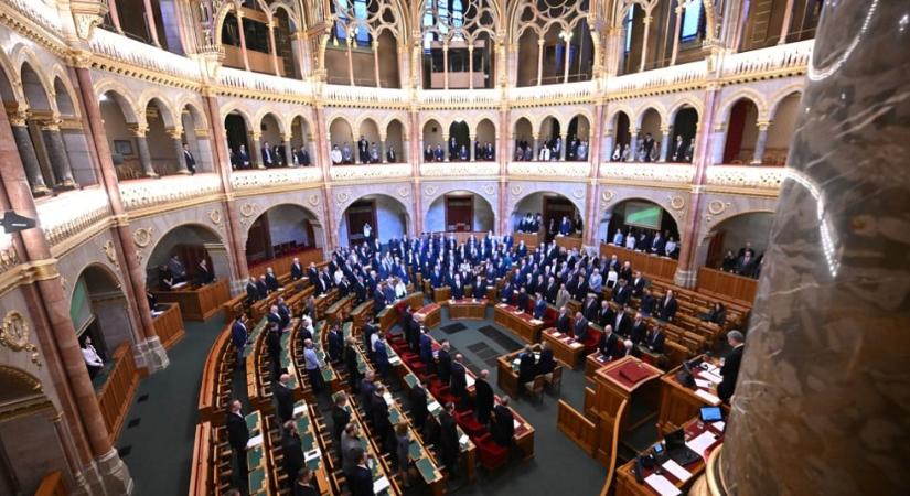 Kedden tartja első rendes ülését a parlament, borítékolható a vita