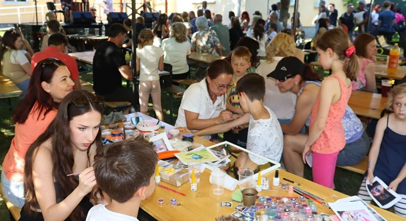 Ebben a városrészben tudják, milyen az igazi pünkösdvasárnap (galéria, videó)