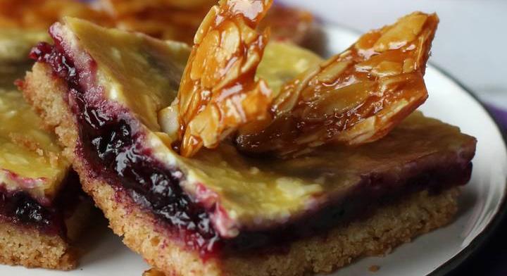 Habkönnyű gyümölcsös-túrós szelet: a tökéletes frissítő desszert