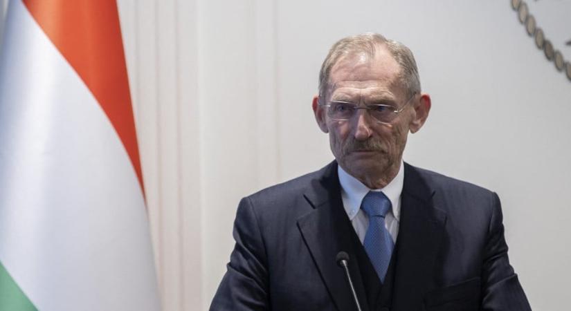 Pintér Sándor lebukott: külföldön vásárolt a feleségével - fotó