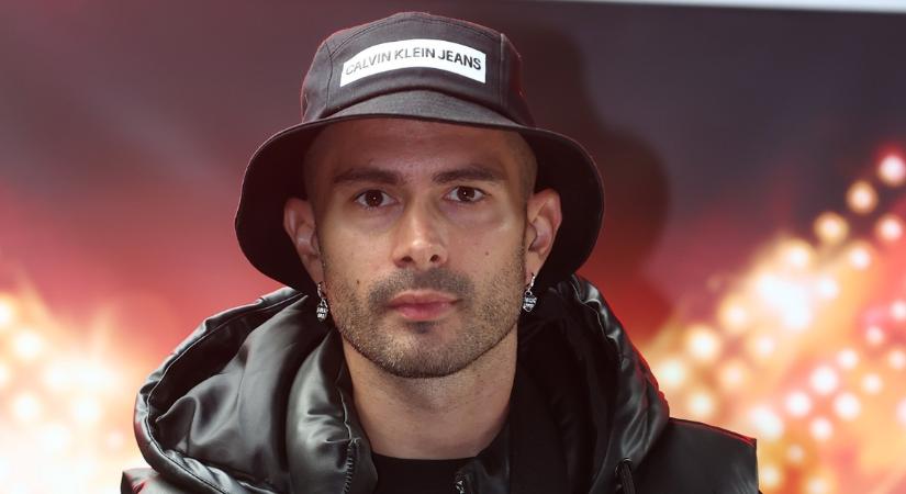 ByeAlex beszólt Curtisnek a készülő filmjére kapott NKA-támogatás miatt, a rapper bohócfejekkel válaszolgat