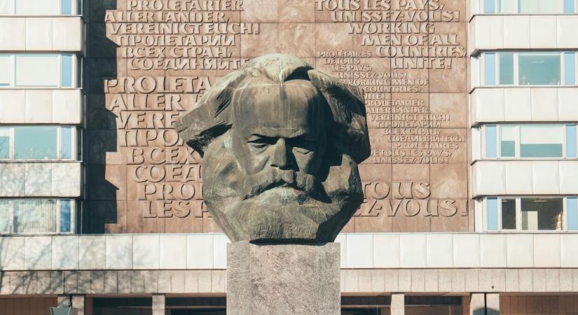 Kommunista AI? Meglepő hajlamot fedeztek fel a kutatók a nagy nyelvi modellekben
