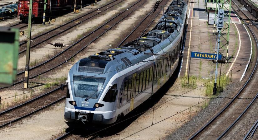Fontos hírt közölt a MÁV: kimarad egy délelőtti járat a Tatabányát is érintő fővonalon