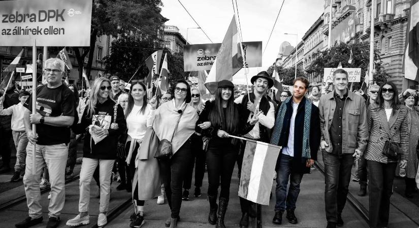 Tóth Gabival és Kocsis Mátéval vonult a Békemeneten a körözött lengyel politikust szállásoló testvérpár tagja