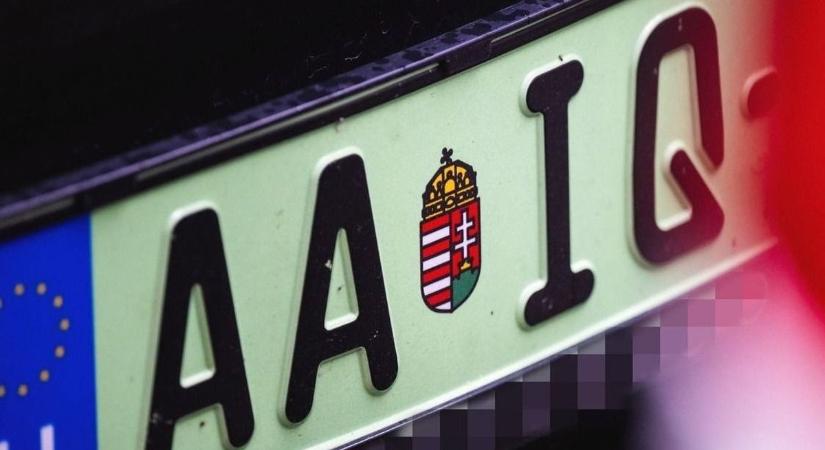 Kényszerű rendszámcsere jön a magyar utakon: sok autósnak kötelező lesz váltani, méghozzá határidőre