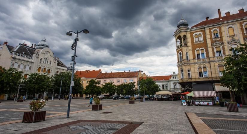 Azt hazudta egy férfi, hogy élettársa loppott holmikat árul a szombathelyi Fő téren