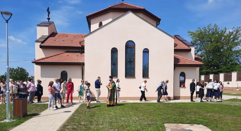 Emlékezetes pünkösdhétfő: görögkatolikus templomot adtak át Rozsrétszőlőn (fotók, videó)