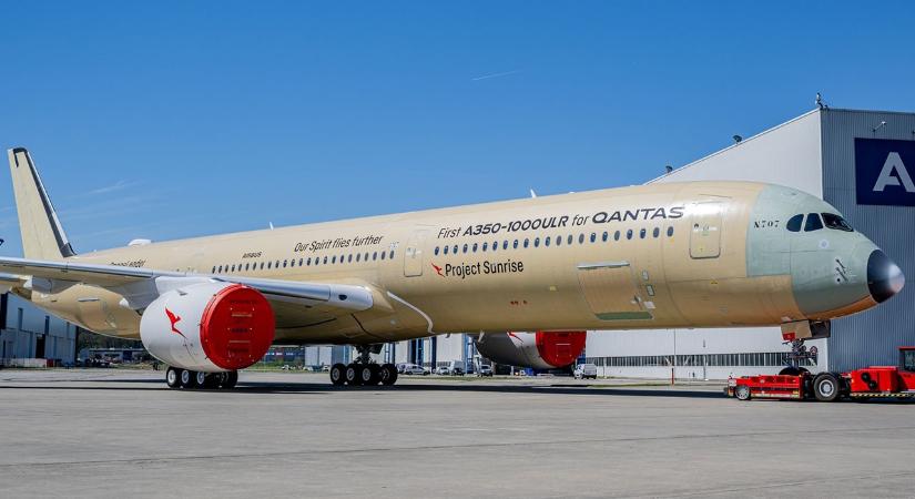 Csúszik a Qantas ultrahosszú járatainak indulása az A350-esek késése miatt