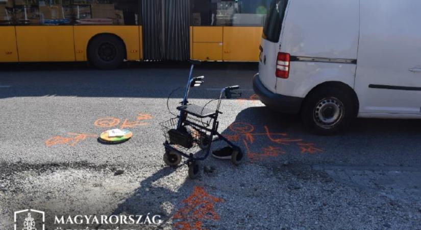 Tolatás közben gázolta halálra a járókeretes időset