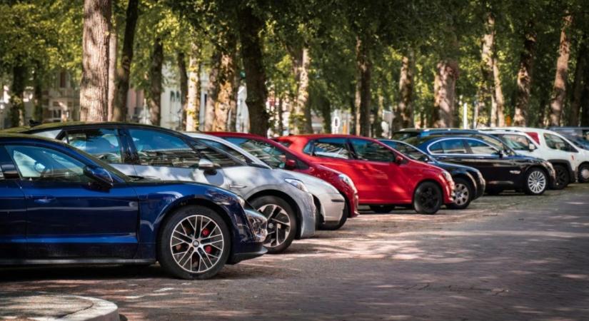 Nagy változás jön a budapesti parkolásban, eltűnnek a pénznyelők