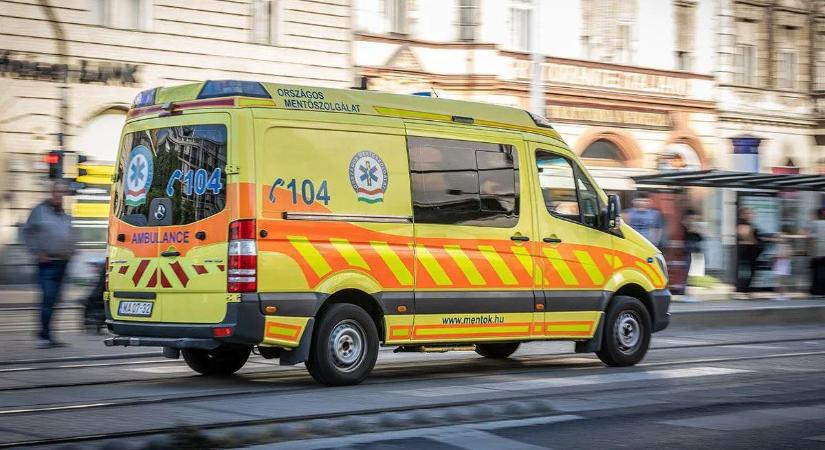 Minden előjel nélkül esett össze a gyárban egy férfi – drámai életmentés zajlott Komárom-Esztergomban