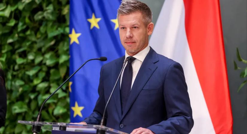 Magyar Péter korrigálta az Alaptörvény-módosítást, hogy egyértelmű legyen, csak a Szuverenitásvédelmi Hivatalt szüntetik meg