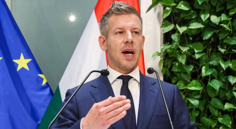 Magyar Péter így várta a barátnőjét a reptéren