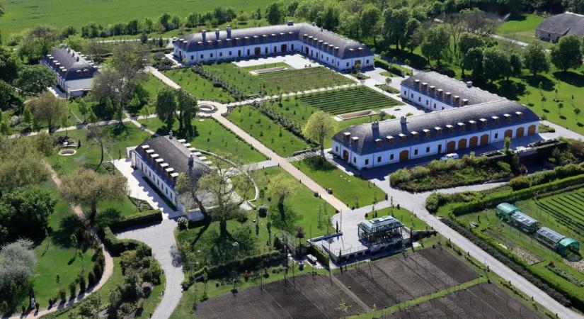 Aerial photos show how the Orbán family's empire in the area he grew up in changed over 16 years
