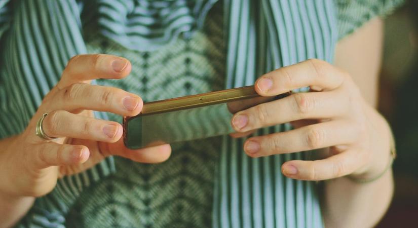A legtöbben rosszul töltik a mobiljukat, de csak ezt a szabályt kell betartani