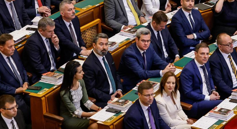 Gulyás Gergely győzelemnek értékeli, hogy az Alaptörvényben marad „a keresztény kultúra védelme”