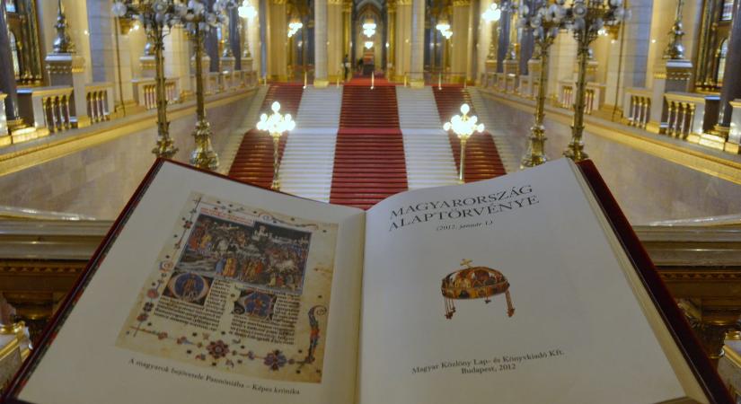 Magyar Péter kezdeményezésére módosítják az Alaptörvény-módosító javaslatukat