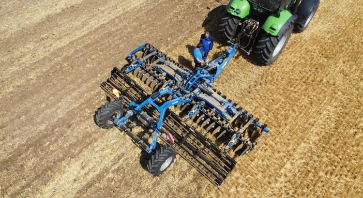 Rabe Pandion 600 – 6 méteren támad a tarlóra