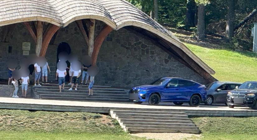Magyar kegyhelyre parkoltak az SUV-sok – büntetőeljárás indult