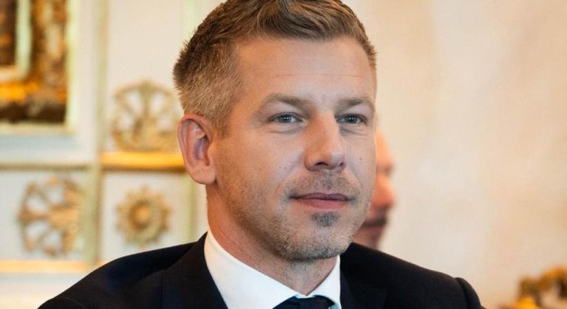 Üzent a hatalomnak Magyar Péter
