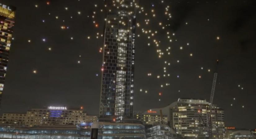 Vízbe zuhantak a meghibásodott drónok egy sydney-i fényfesztiválon
