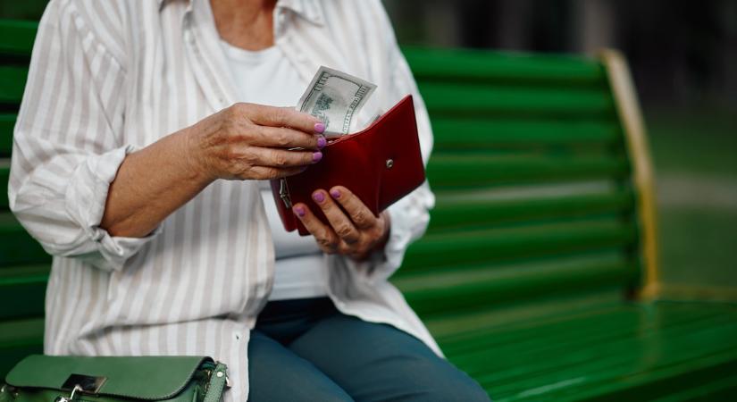Jó hír jöhet rengeteg nyugdíjasnak: már ősszel extra pénz érkezhet