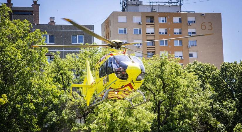 Mentőhelikoptert riasztottak a súlyos gyalogosgázolás miatt – képek