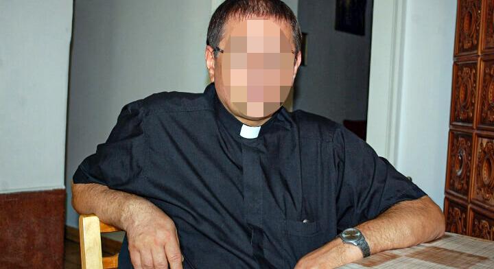 Elítélték a négy kisfiút megrontó kiskunfélegyházi papot