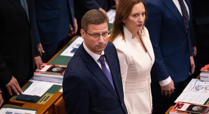 Rétvári szerint a Tisza fél Orbán visszatérésétől, Gulyás szerint ő nem lopott
