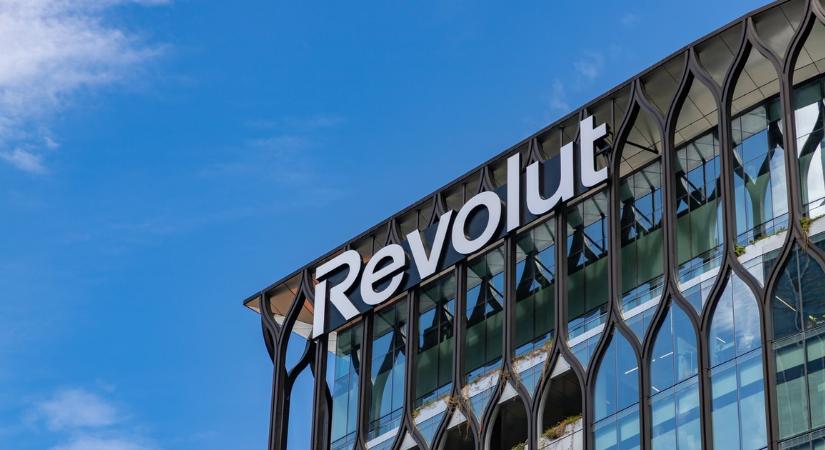 Az új revolutosok megelőzik a régieket, nekik már osztják a magyar bankszámlákat