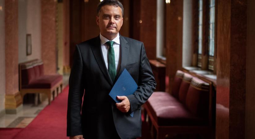 A KDNP és a Fidesz képviselői megalakították a parlamenti imacsoportot (VIDEÓ)