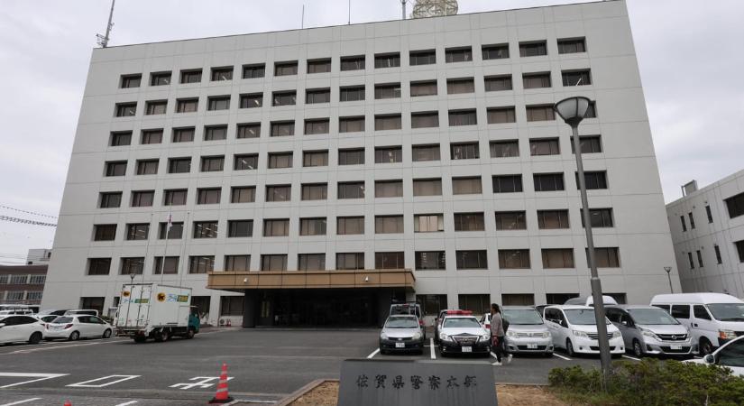Nagyon nem akart részt venni a saját búcsúbuliján egy japán rendőr, inkább bombariadót csinált az étteremben