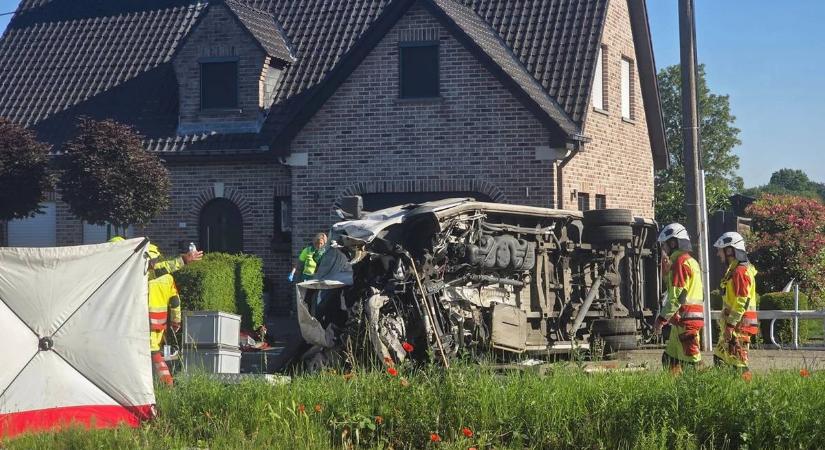 Több ember életét vesztette egy súlyos balesetben, Belgiumban
