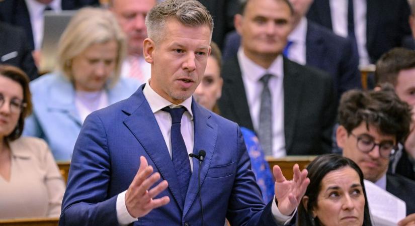 Magyar Péter odalépett Gulyás Gergelyhez