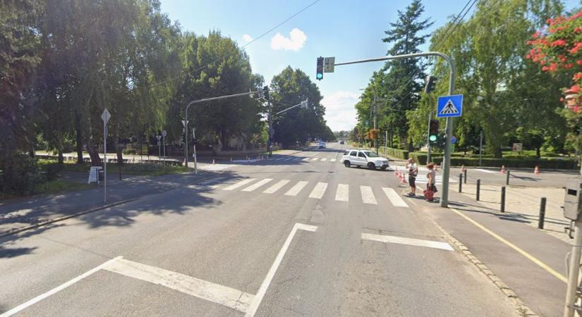 Kisbusz és autó ütközött Encsen