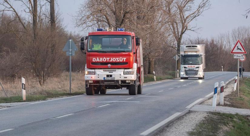 Tűzoltók vonultak a borsodi baleset helyszínére
