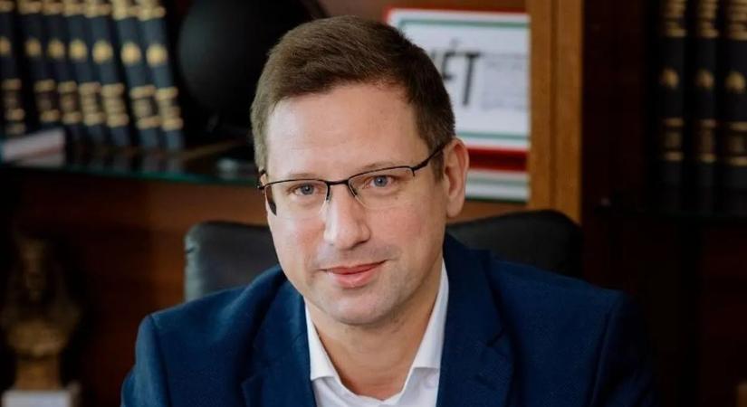 Gulyás Gergely feldobta a labdát Magyar Péternek, aki csak pislogott