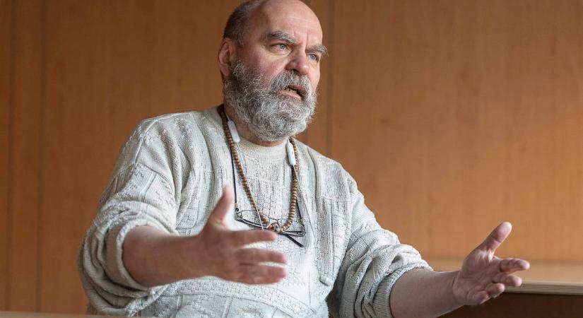 Knausz Imre oktatáskutató: „A feleltetés intézménye inkább hatalmi, mintsem pedagógiai viszonnyá teszi a tanár-diák kapcsolatot”