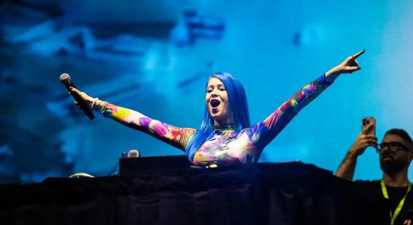 Elképesztően szexi szettben mutatta meg magát a magyar DJ