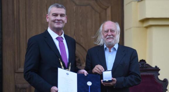 Díszpolgári címet kapott Krasznahorkai Szegeden