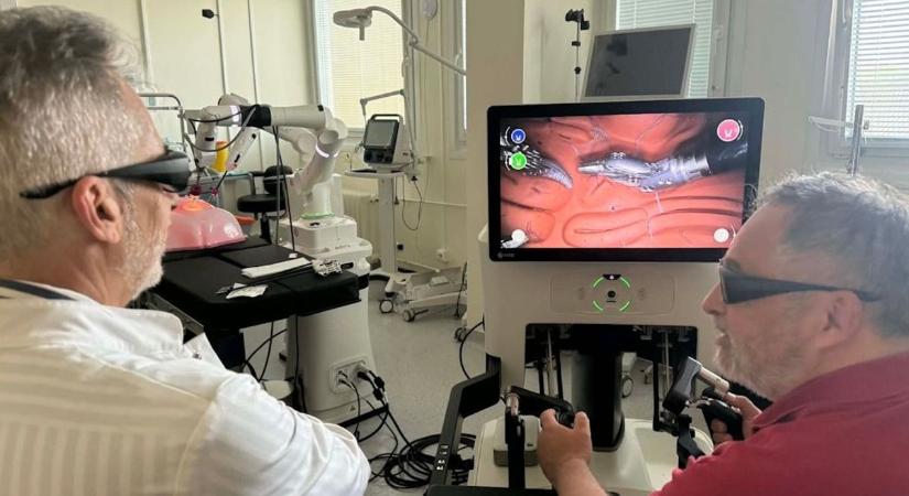Robotsebészet: a jövő műtője megérkezett Kecskemétre  fotók