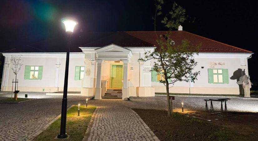 Felújították az erdélyi Petőfi-emlékhelyet, a székelykeresztúri Gyárfás-kúriát