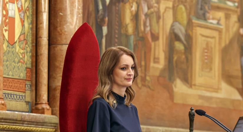 Forsthoffer Ágnesbe szerelmes a fél ország - így jelent meg a parlamenti ülésen - Még Magyar Péterre is rászólt - fotók