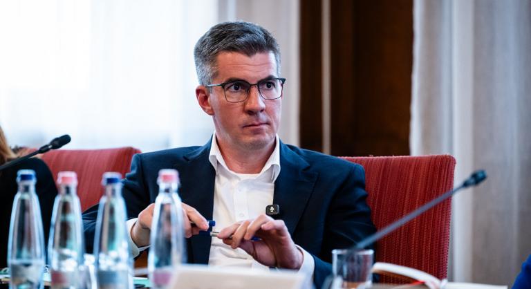 A Tisza Párt parlamenti többsége úgy döntött, hogy nem függesztik fel Kocsis Máté mentelmi jogát